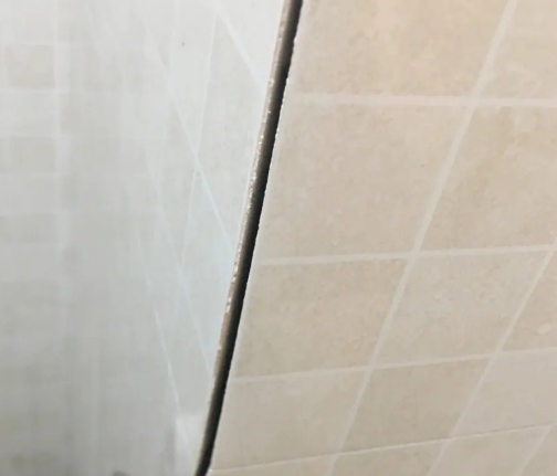 乾县瓷砖空鼓维修公司分享阳台瓷砖脱落的修复过程可以分为以下几个步骤